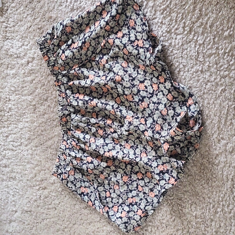 En Creme Floral Short Shorts (🎉 FREE WHEN BUNDLED)